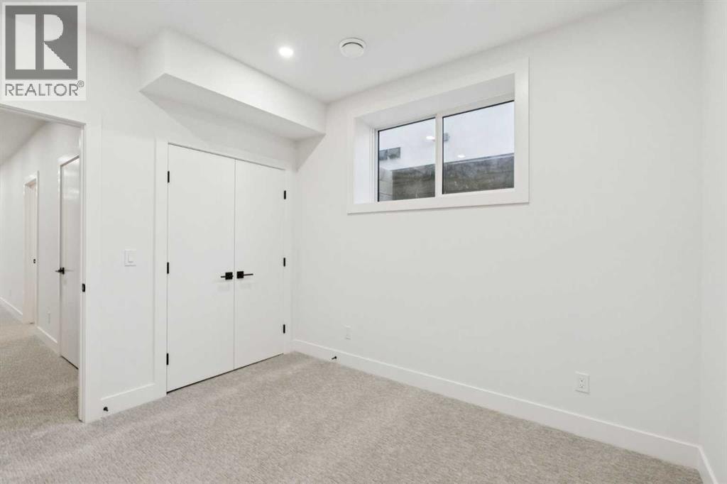 645 36 Street SW — photo 39