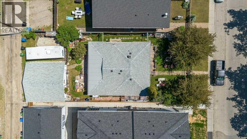8812 46 Avenue NW — photo 8