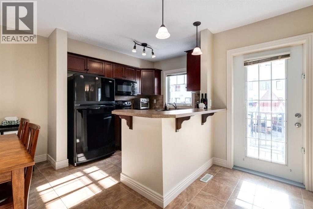 37 Royal Oak Plaza NW — photo 11