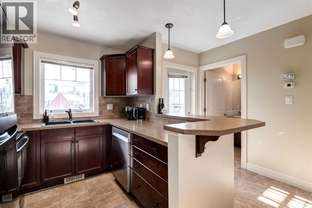 37 Royal Oak Plaza NW — photo 13