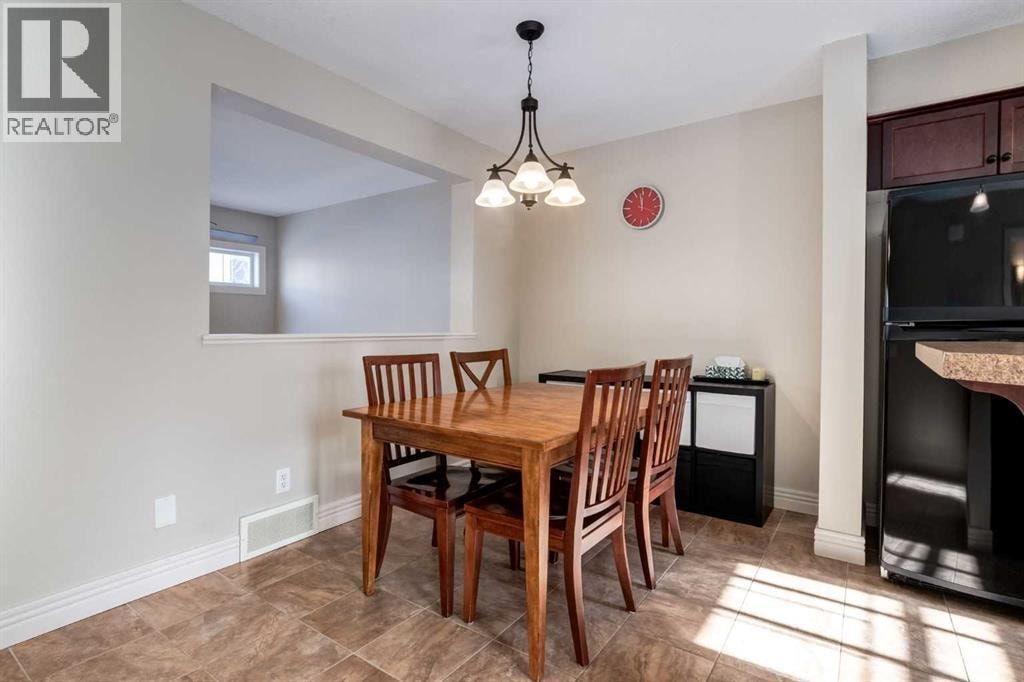 37 Royal Oak Plaza NW — photo 16