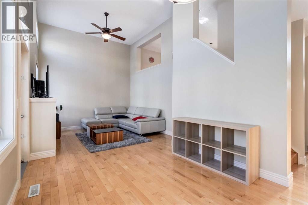 37 Royal Oak Plaza NW — photo 3