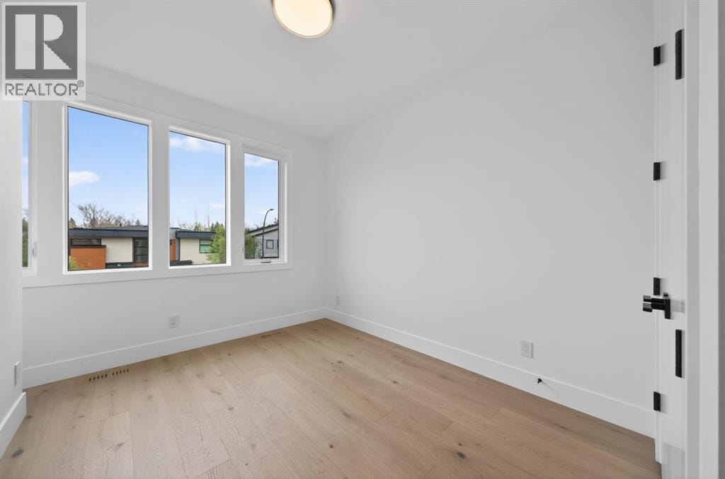 2333 24 Avenue SW — photo 16
