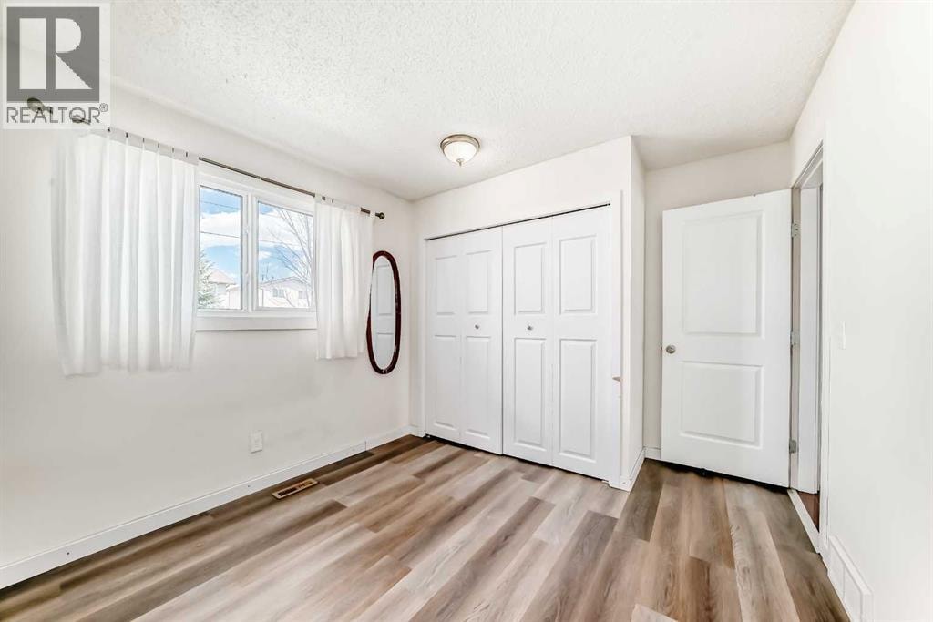 4208 58 Street NE — photo 11