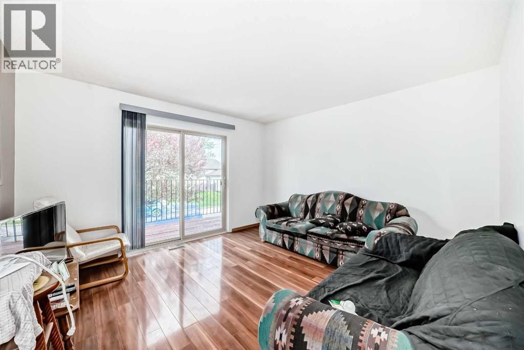4218 38 Street NE — photo 11