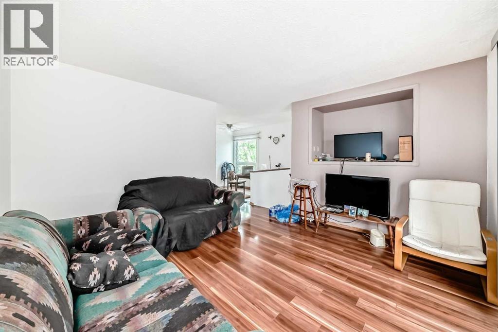 4218 38 Street NE — photo 16
