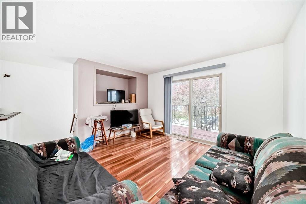 4218 38 Street NE — photo 12