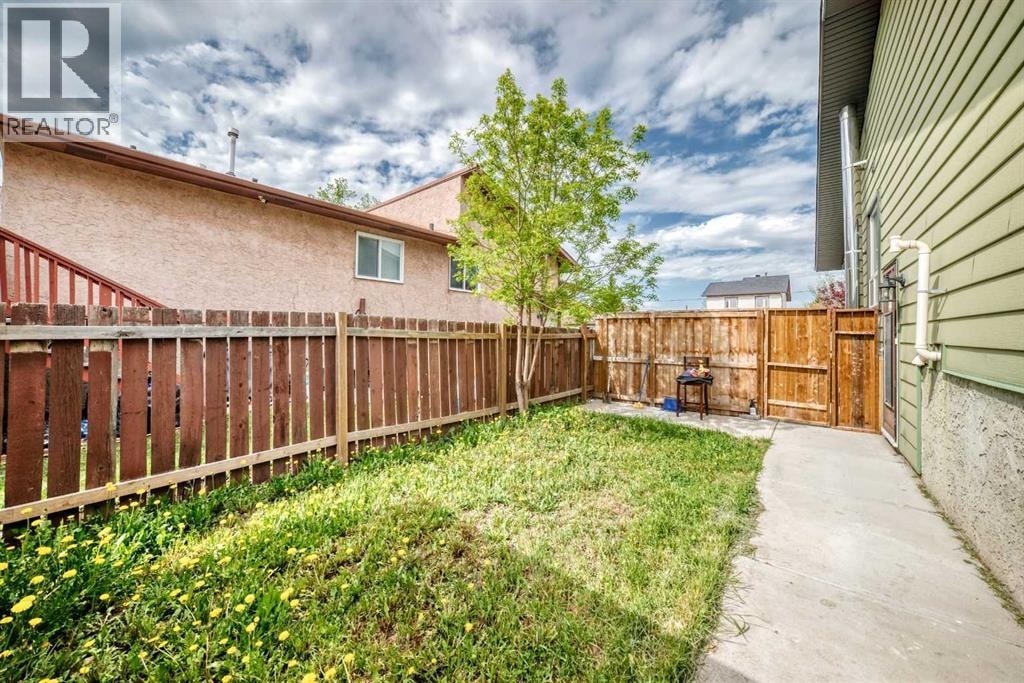 4218 38 Street NE — photo 43
