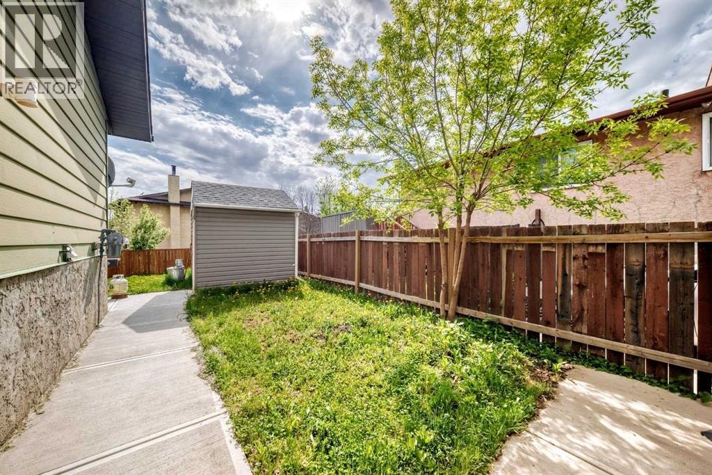 4218 38 Street NE — photo 41