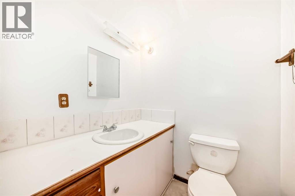 4218 38 Street NE — photo 36