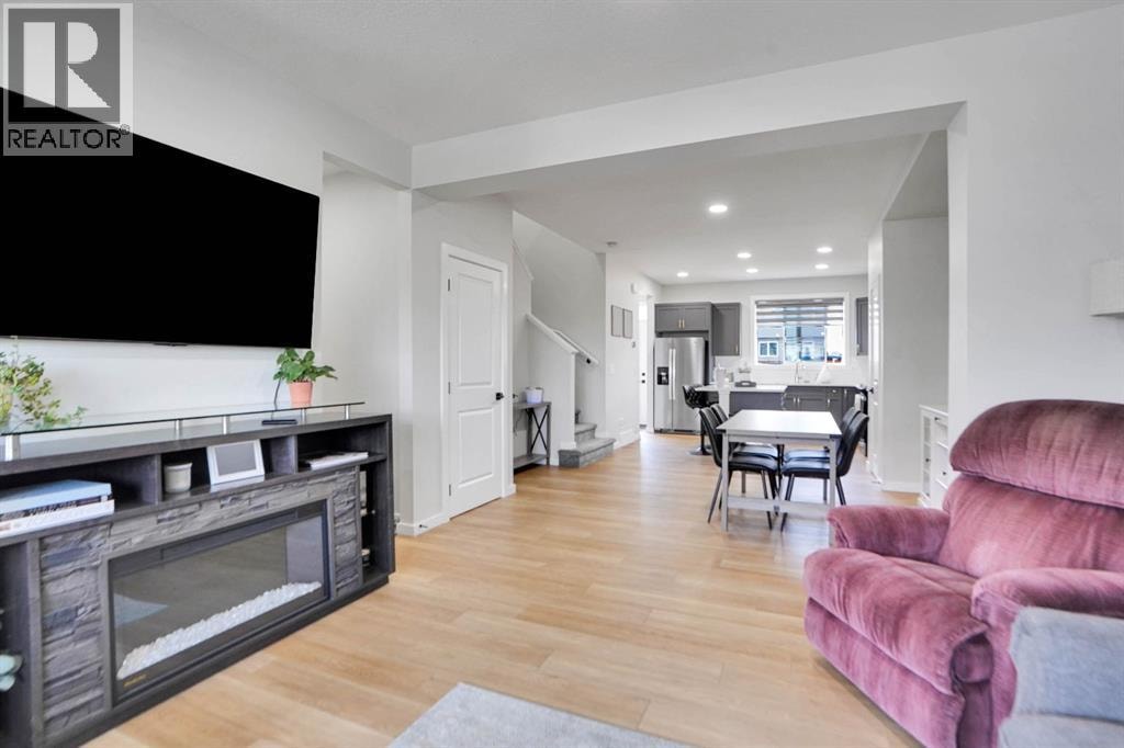 112 Langwell Common SE — photo 4