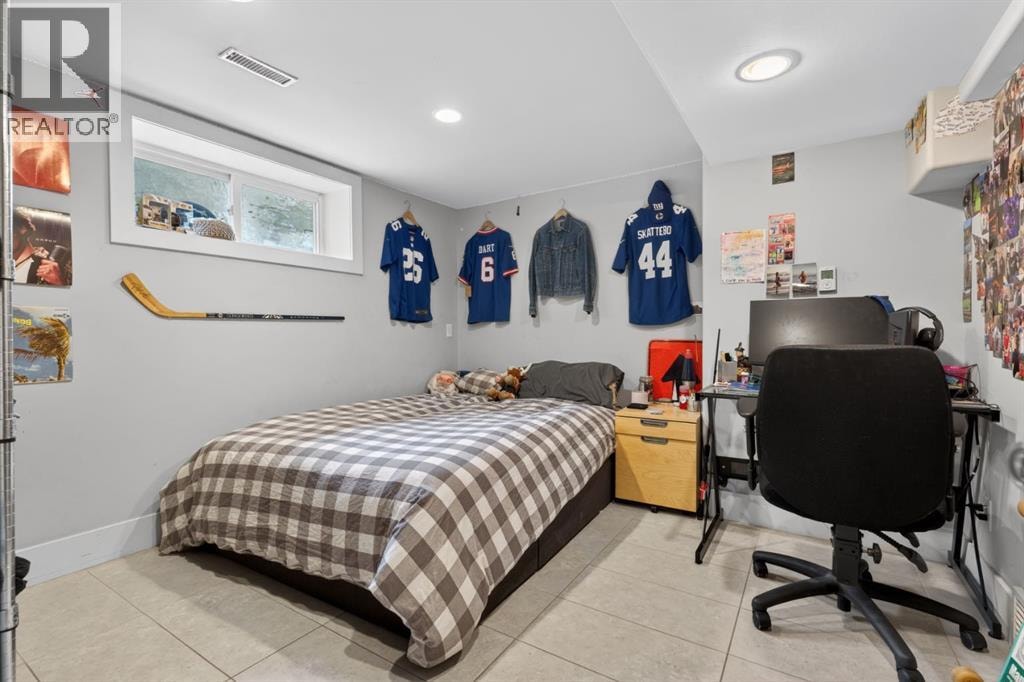 625 29 Avenue SW — photo 23