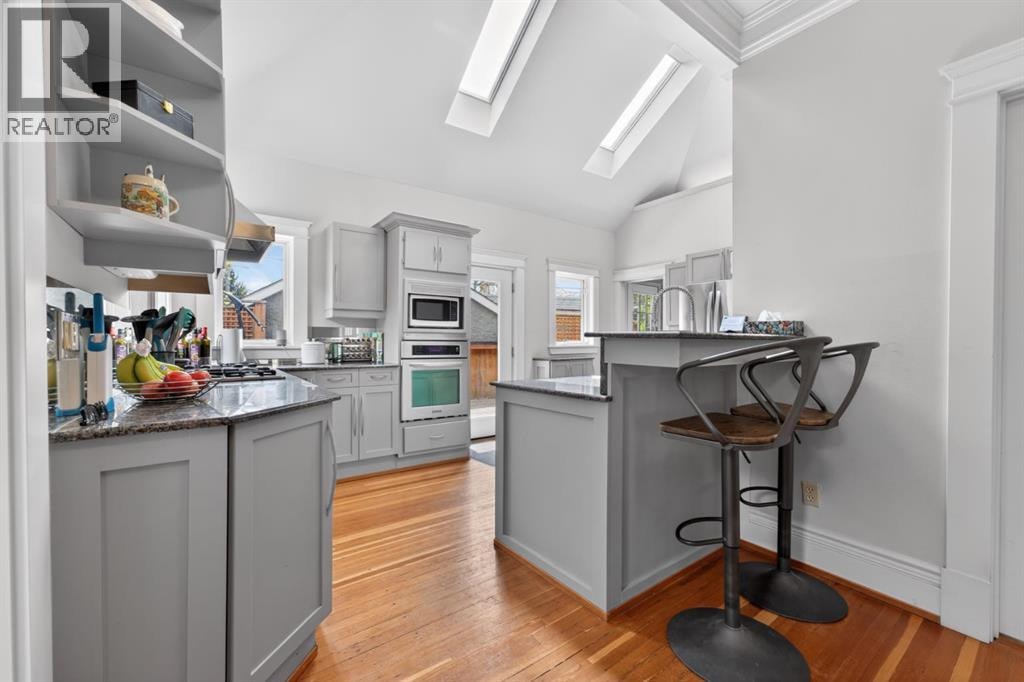 625 29 Avenue SW — photo 11