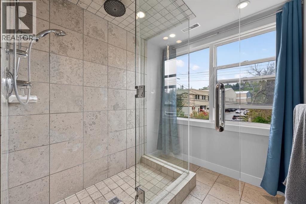 625 29 Avenue SW — photo 18