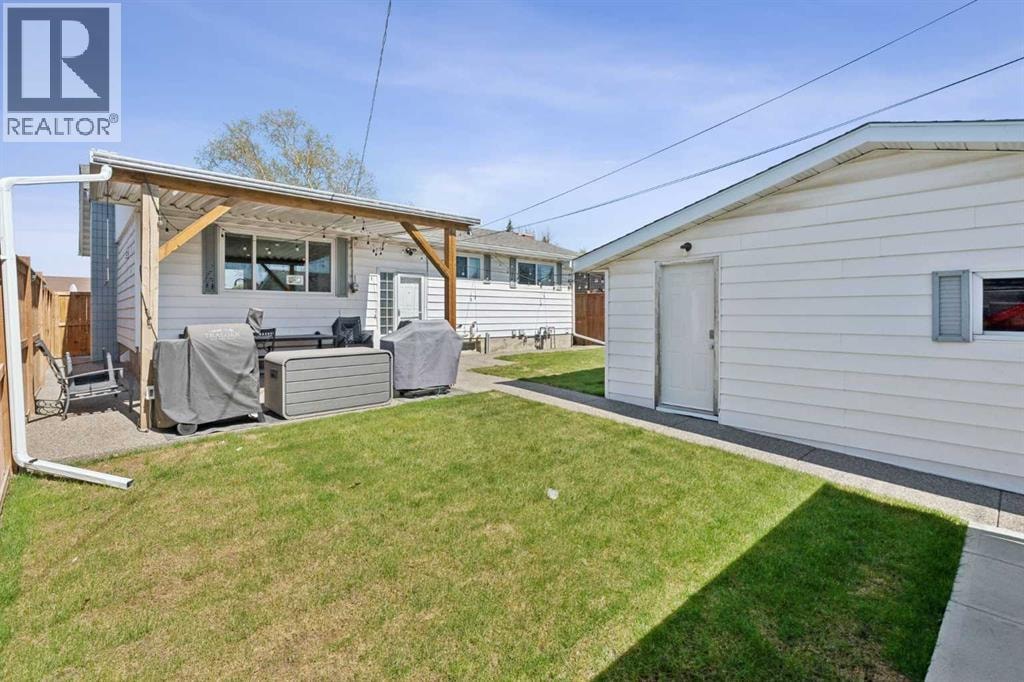 2219 Munro Drive NE — photo 25