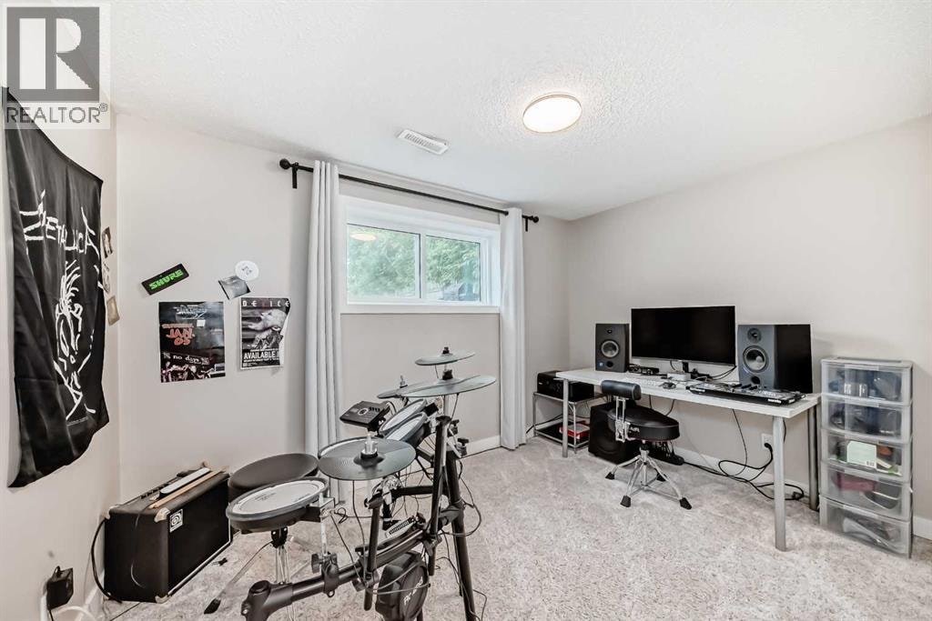 170 Lake Sylvan Close SE — photo 33