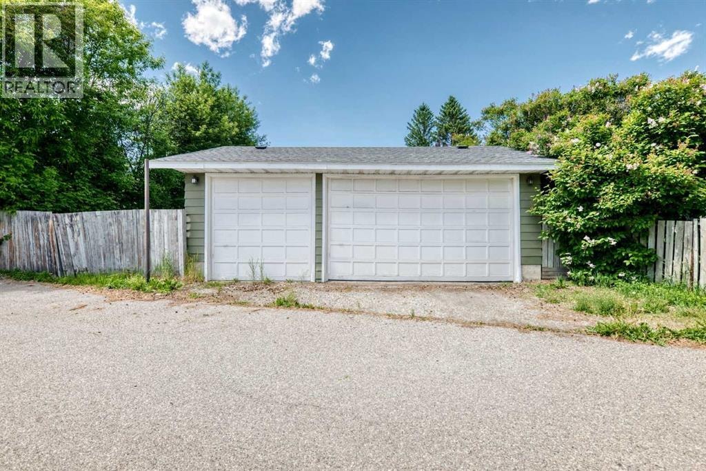 170 Lake Sylvan Close SE — photo 41