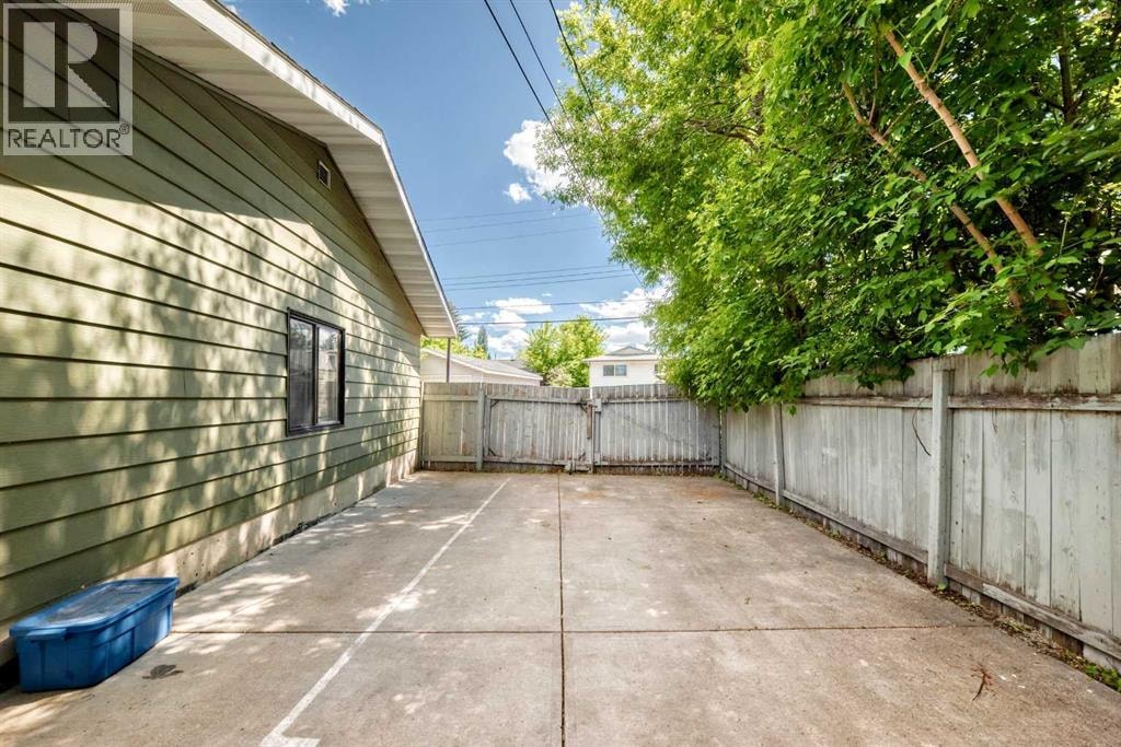170 Lake Sylvan Close SE — photo 45