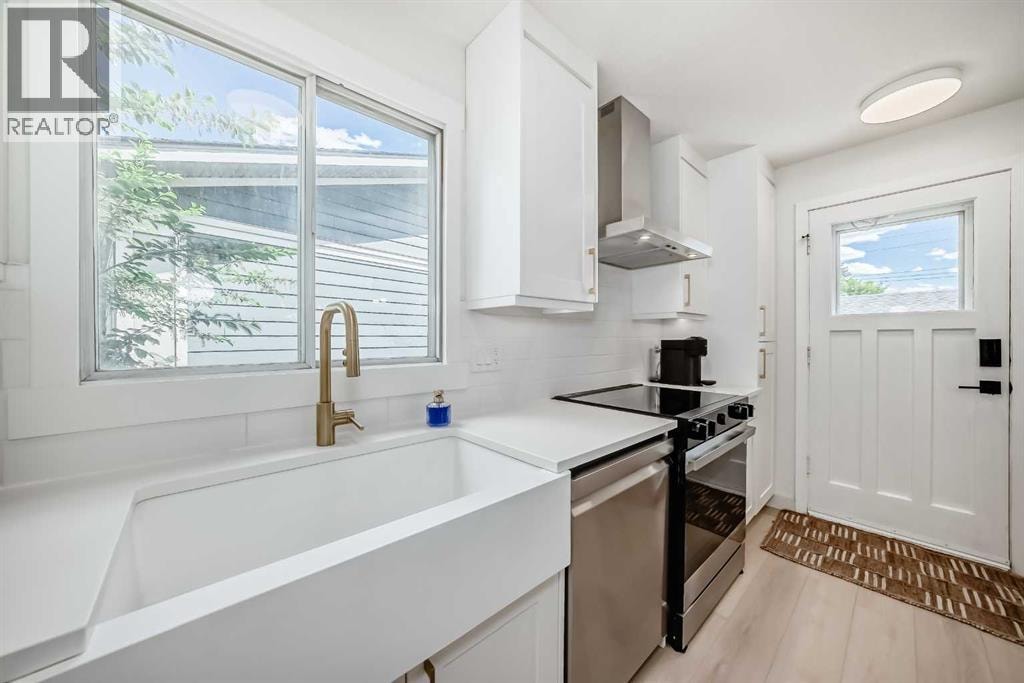 170 Lake Sylvan Close SE — photo 6