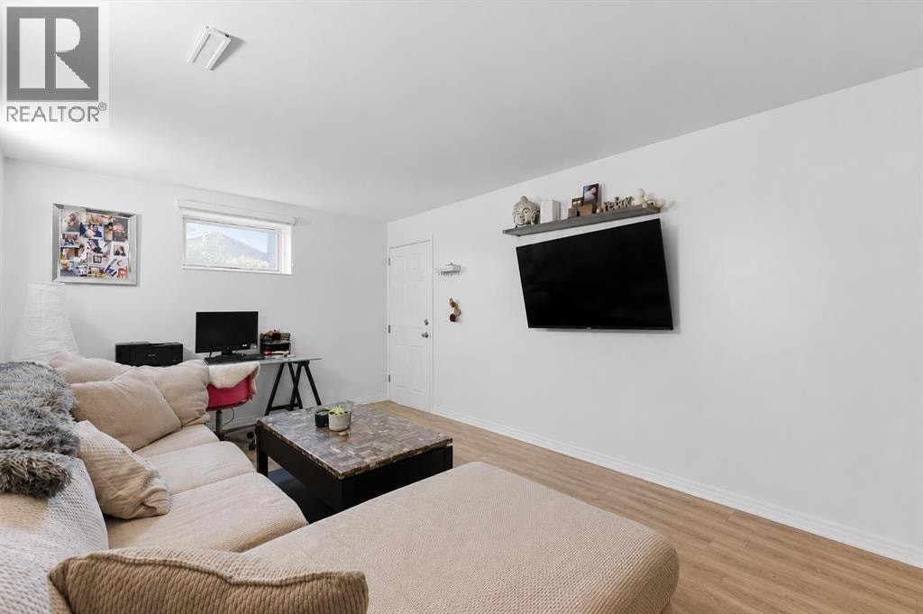 819 Avonlea Place SE — photo 22