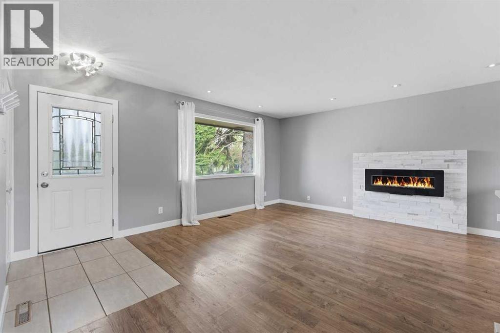 819 Avonlea Place SE — photo 2