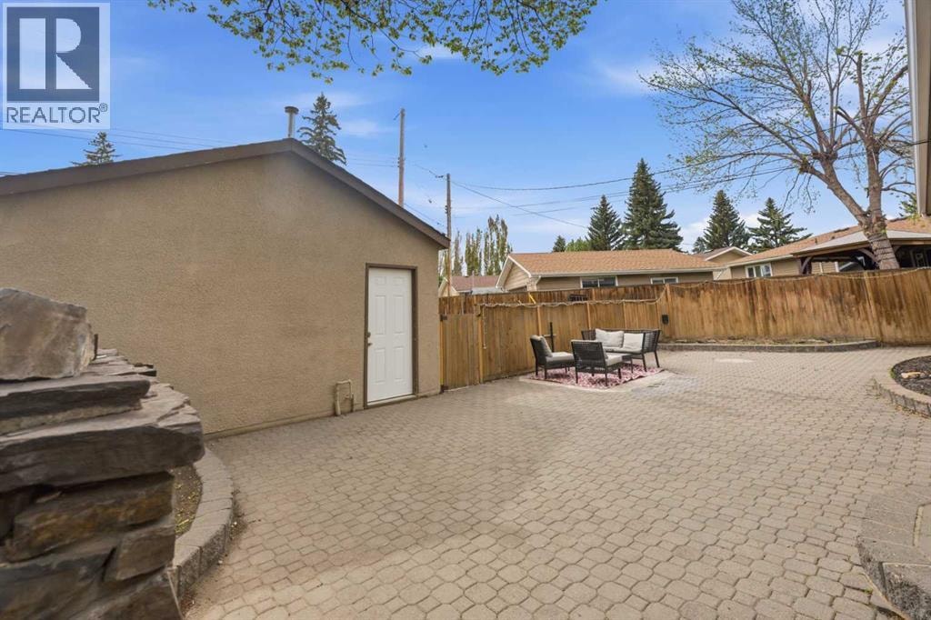 819 Avonlea Place SE — photo 32