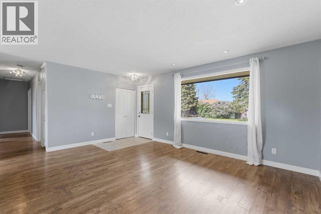 819 Avonlea Place SE — photo 4