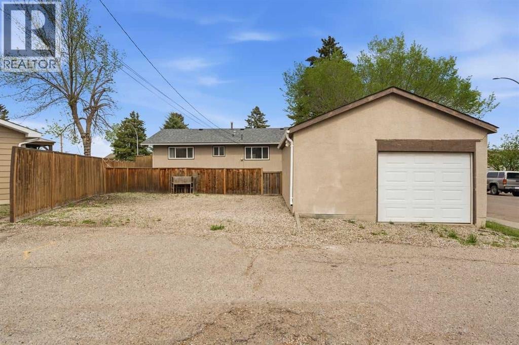 819 Avonlea Place SE — photo 33