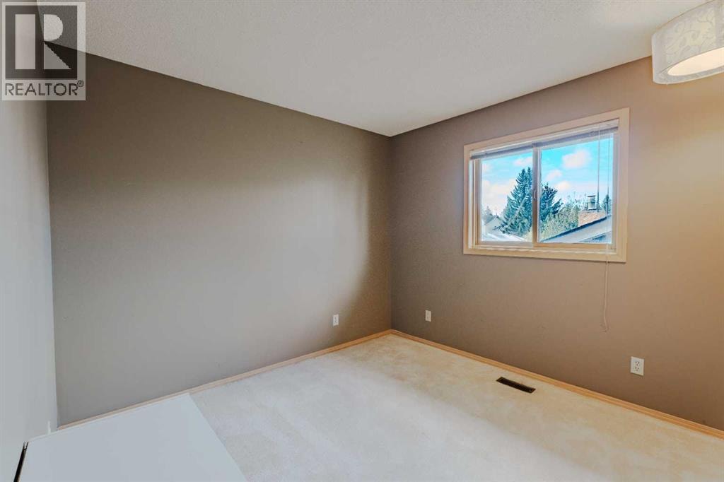 135 Canterbury Court SW — photo 28