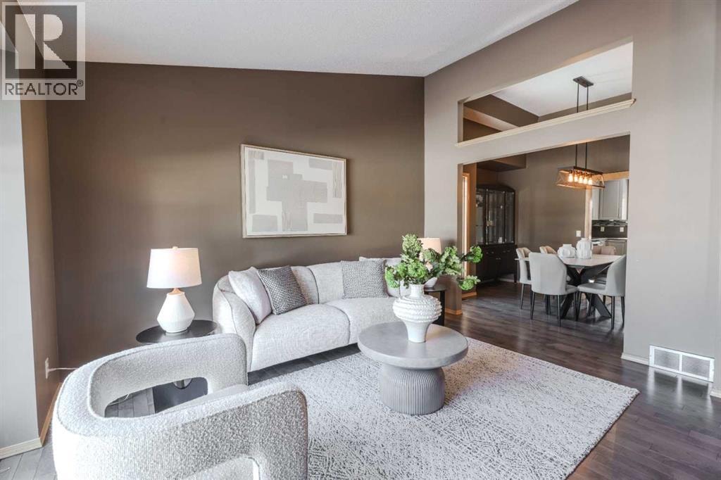 135 Canterbury Court SW — photo 4