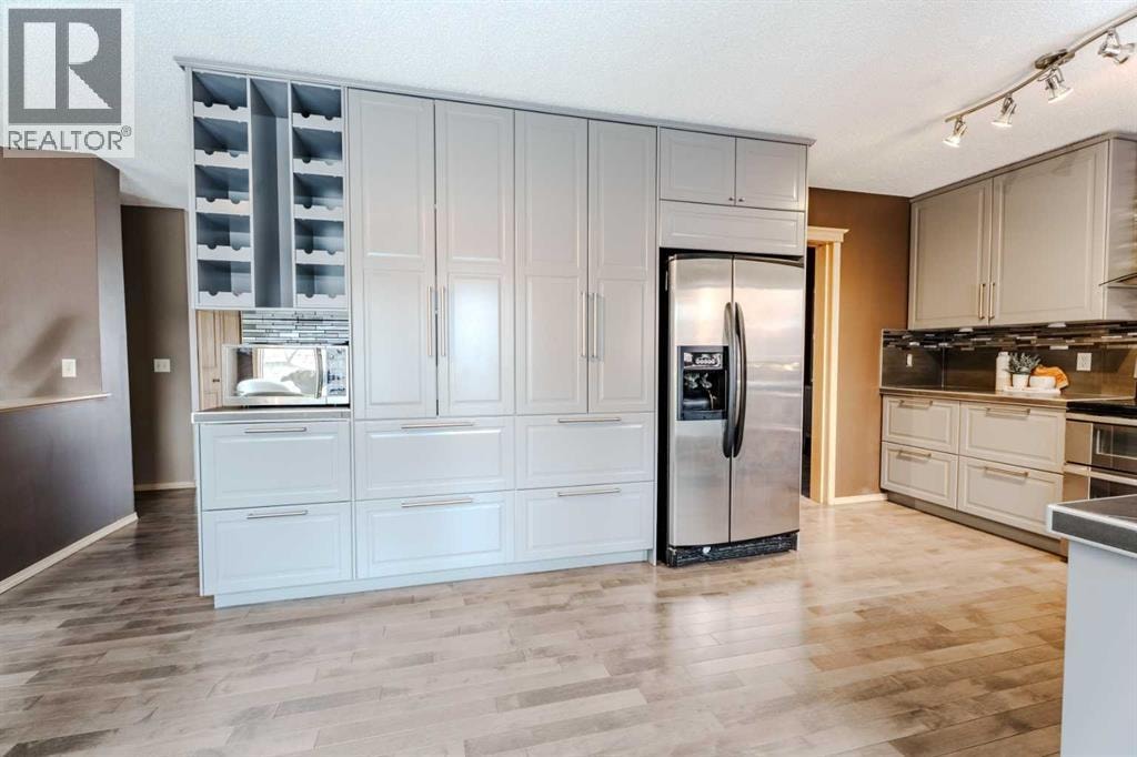 135 Canterbury Court SW — photo 8