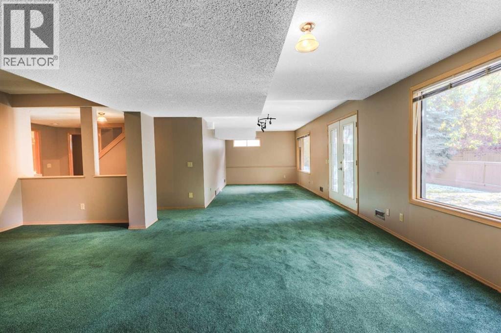 135 Canterbury Court SW — photo 38