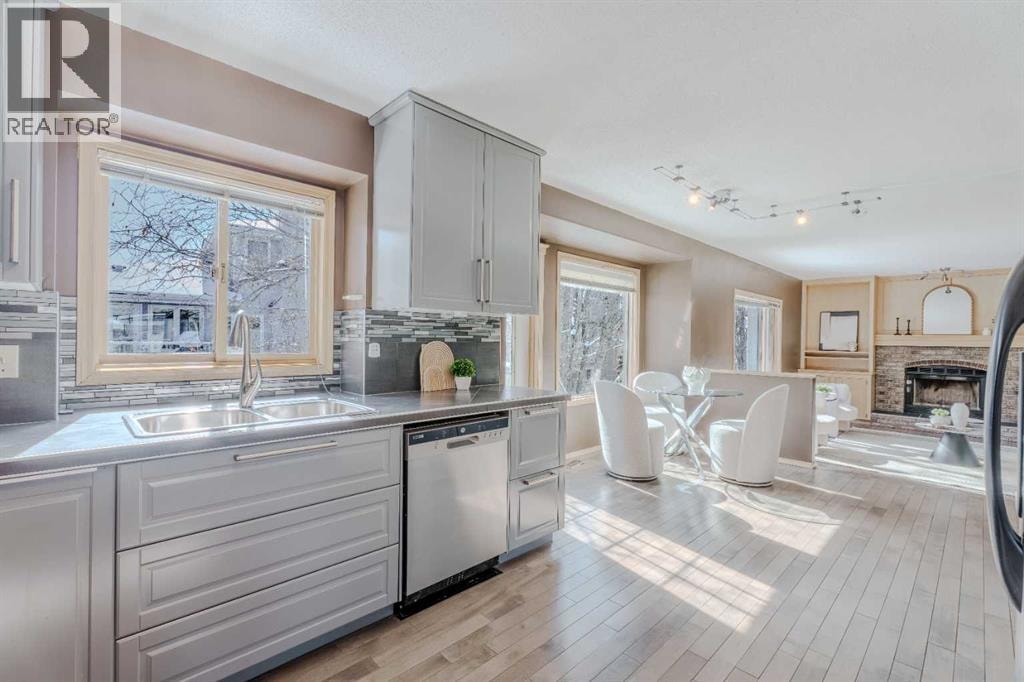 135 Canterbury Court SW — photo 11