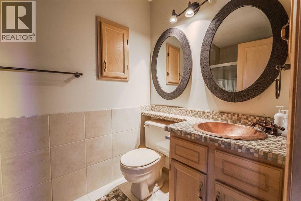 135 Canterbury Court SW — photo 32