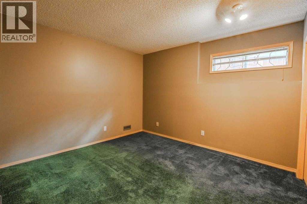 135 Canterbury Court SW — photo 40