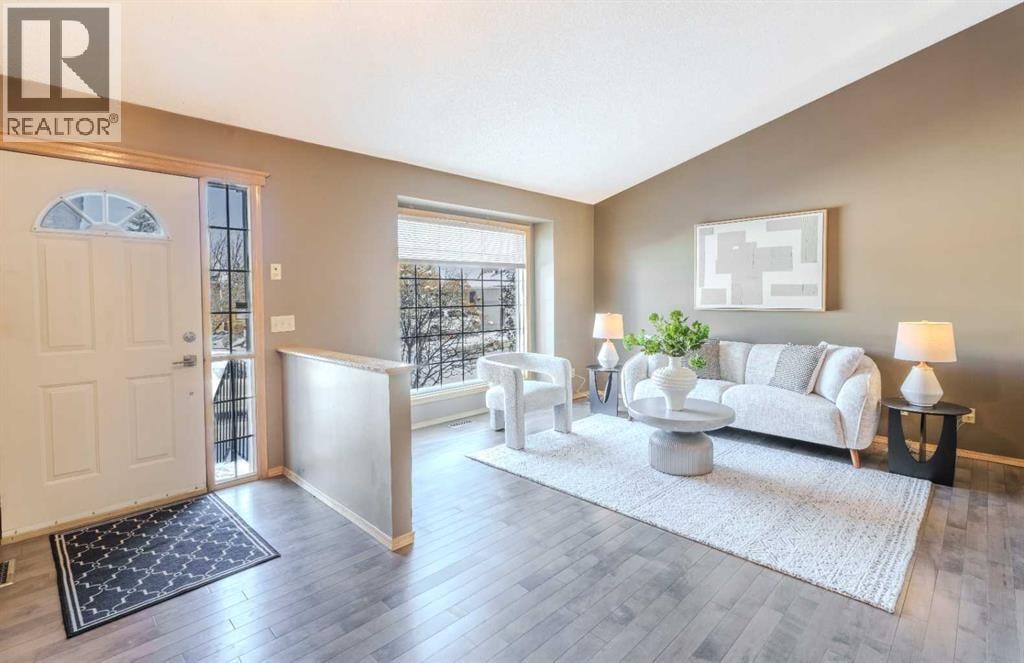 135 Canterbury Court SW — photo 2