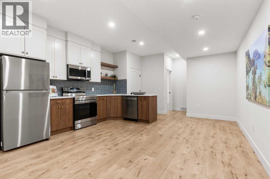 1425 44 Street SW — photo 32