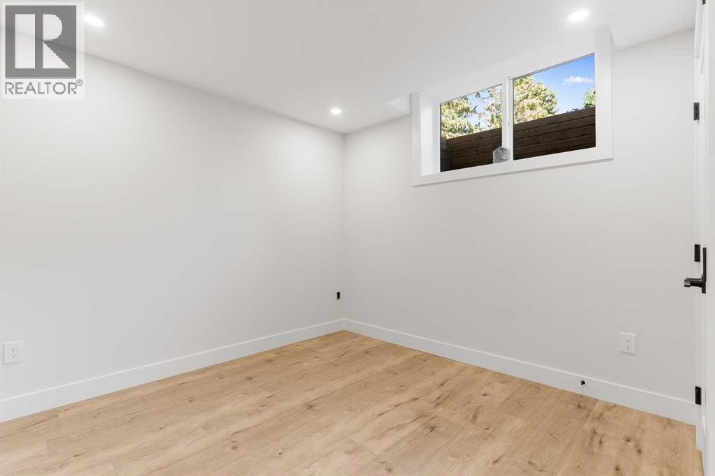 1425 44 Street SW — photo 36