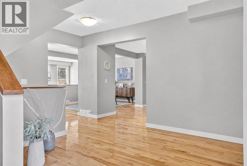 12 Wood Crescent SW — photo 3