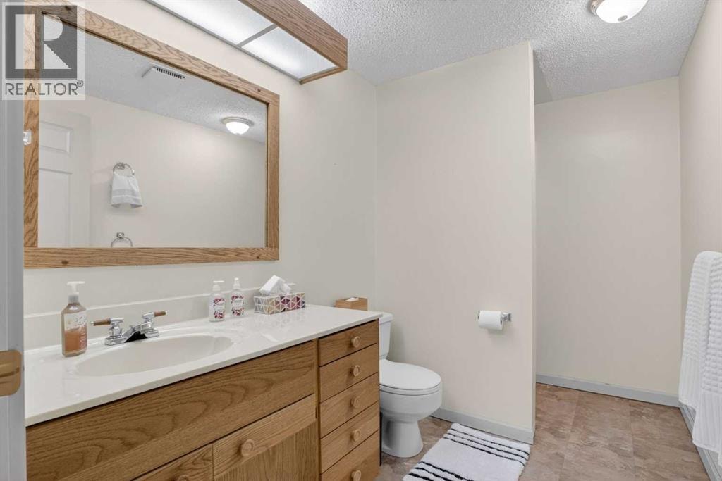 12 Wood Crescent SW — photo 45