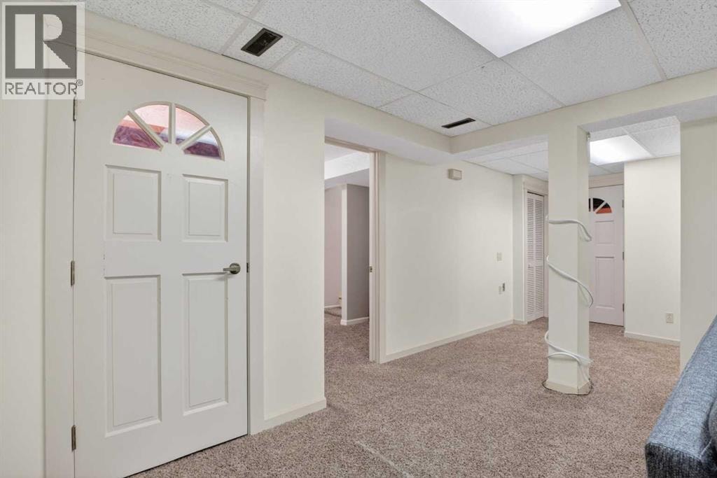 12 Wood Crescent SW — photo 43