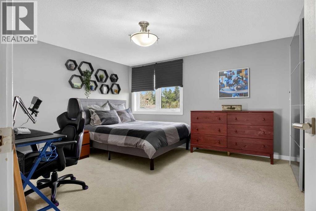 12 Wood Crescent SW — photo 38