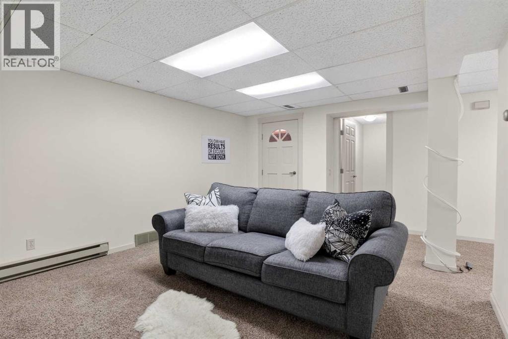 12 Wood Crescent SW — photo 42