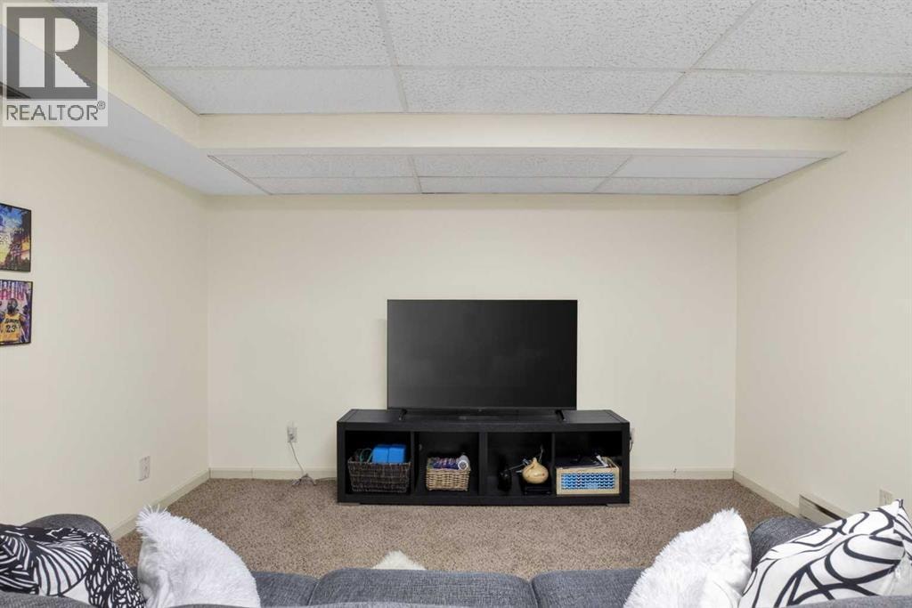 12 Wood Crescent SW — photo 44