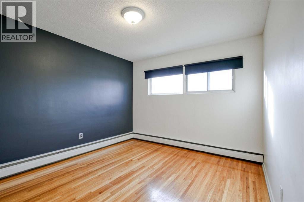 2705 38 Street SW — photo 12