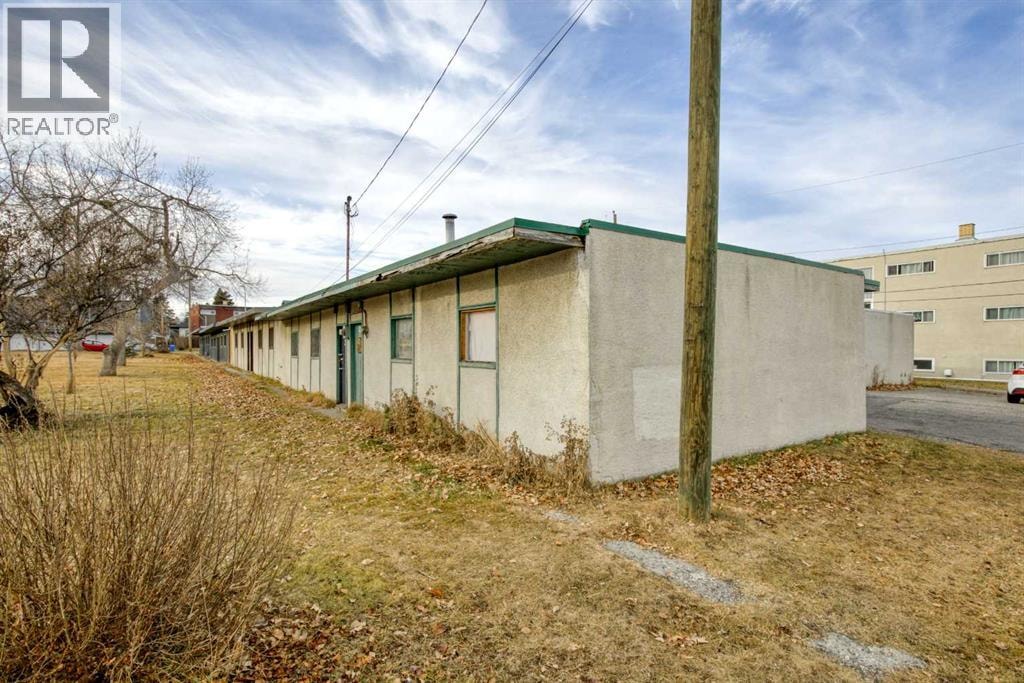 2705 38 Street SW — photo 26