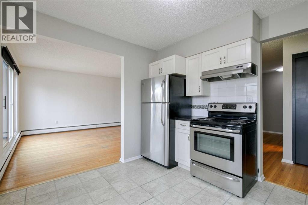2705 38 Street SW — photo 7