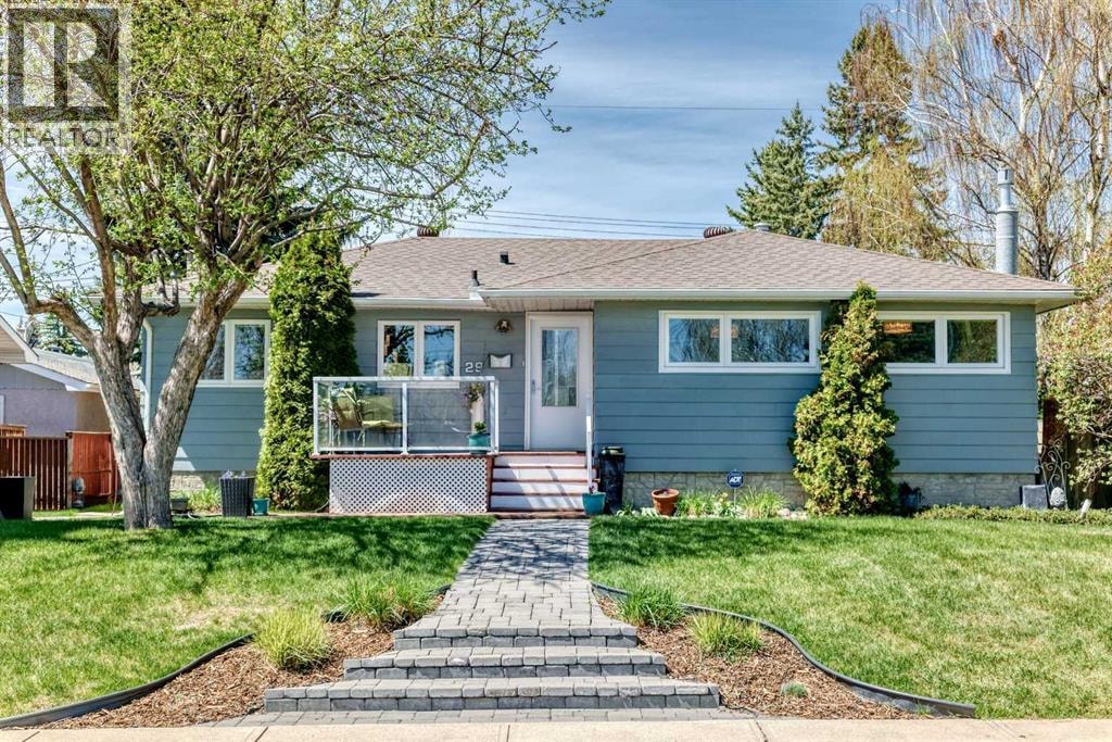 29 Chisholm Crescent NW — photo 2