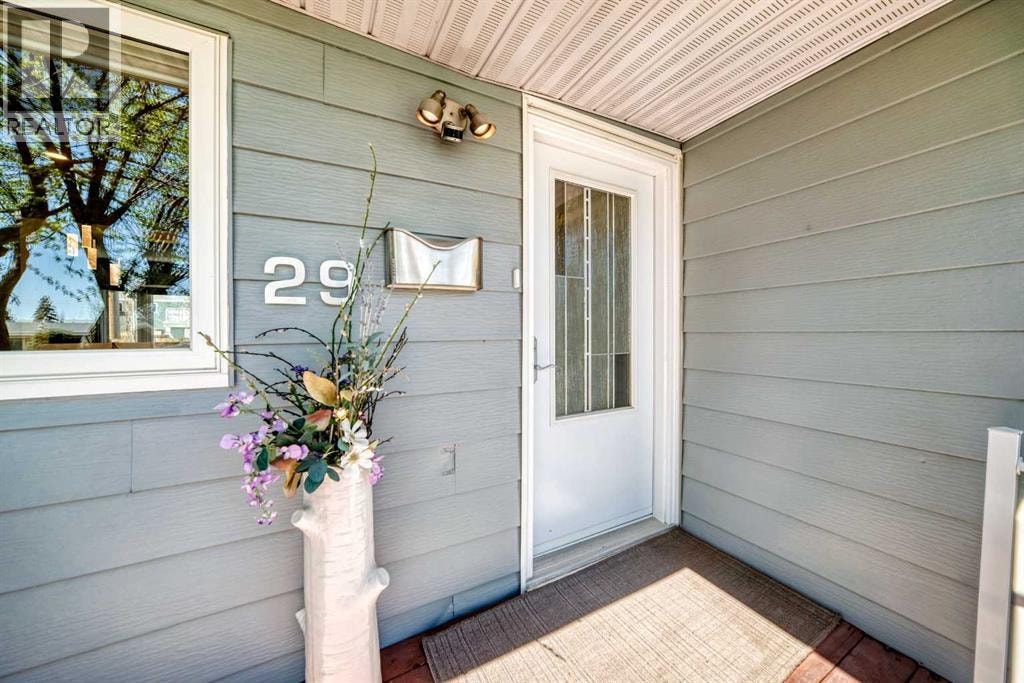 29 Chisholm Crescent NW — photo 3
