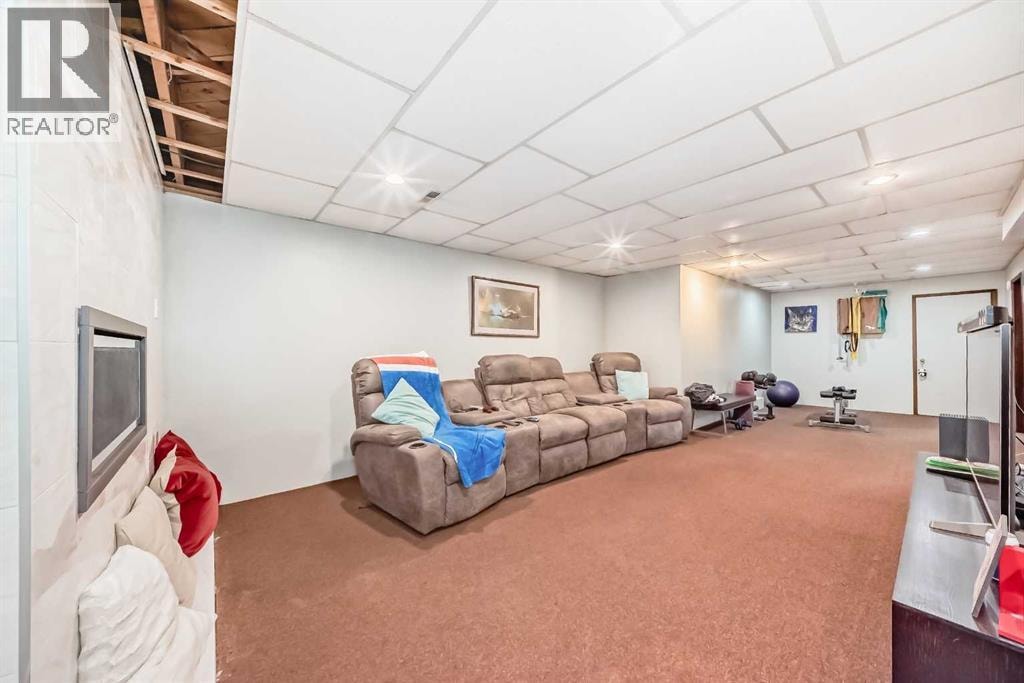 29 Chisholm Crescent NW — photo 41
